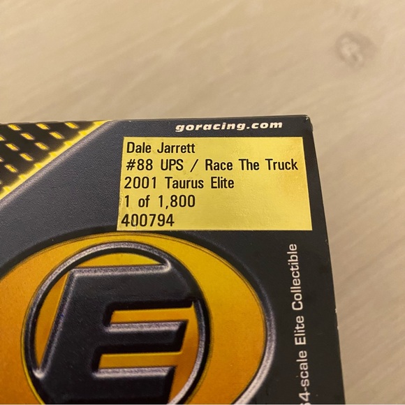 2001 Action RCCA ELITE Dale Jarrett #88 UPS Ford Taurus 1397 of 1800 MINT 1/64 - Picture 3 of 9